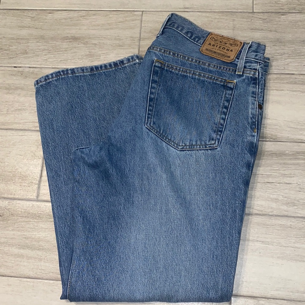 Gently used Men’s Relaxed Fit Arizona Jeans, 38/30